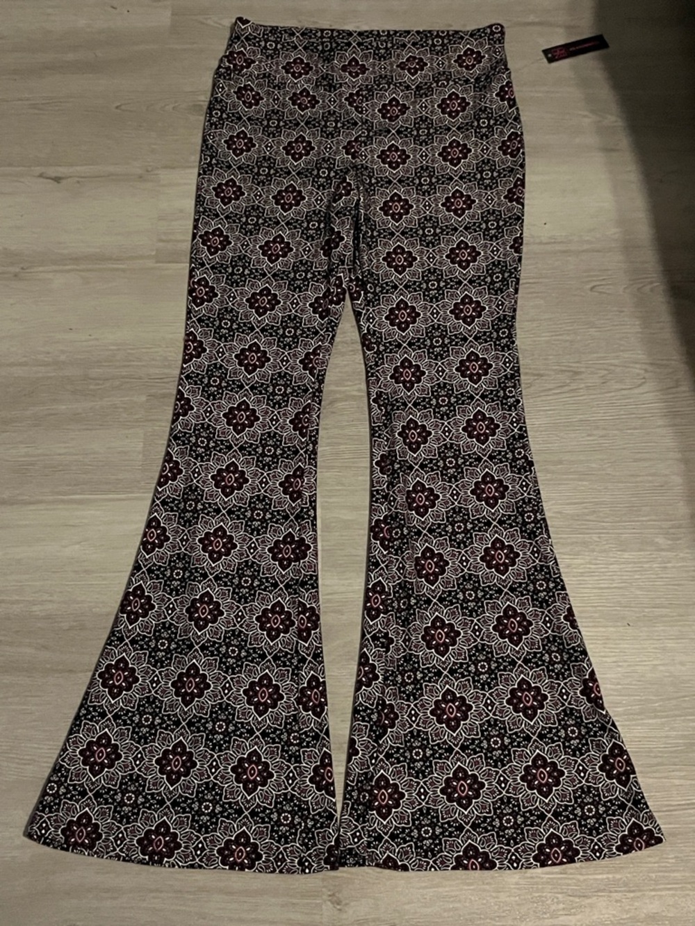 High-Waist Floral Medallion Flared Pants - Black & Burgundy
